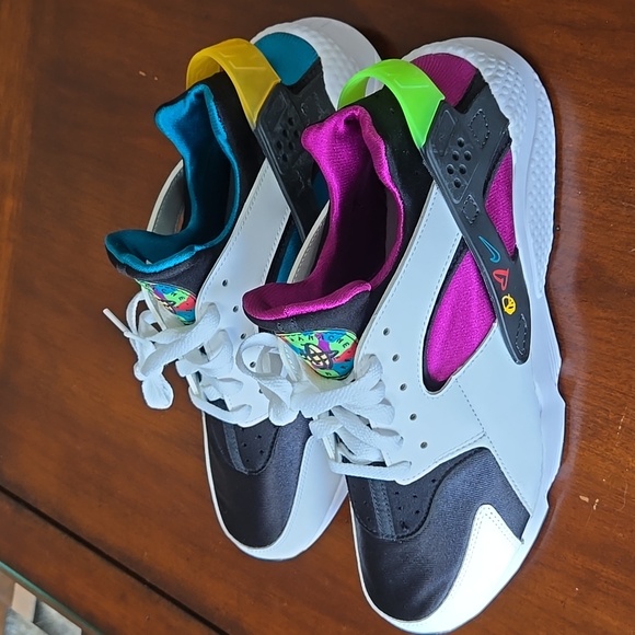 Nike Shoes - Nike Air Huarache Peace, Love, & Swoosh Sneakers. 11.5. New Without Tags!!